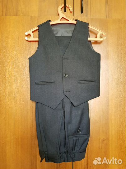 Костюм тройка