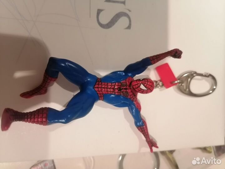 Человек паук фигурка брелок
