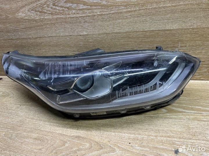 Фара передняя правая Kia Ceed CD 2020
