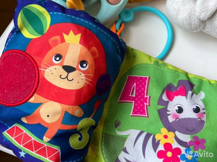 Развивающие игрушки для малышей пакетом