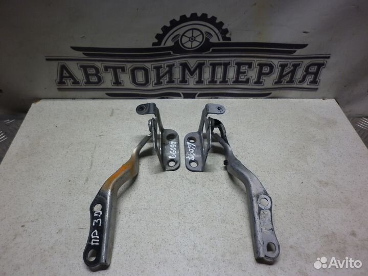 Петля капота Toyota Prius 30 2010 1.8