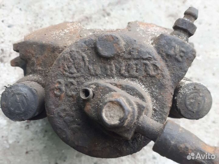 Правый передний суппорт фольксваген гольф 4