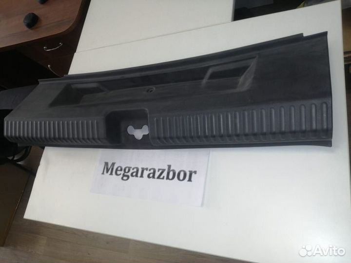 Обшивка багажника Volkswagen Polo 5