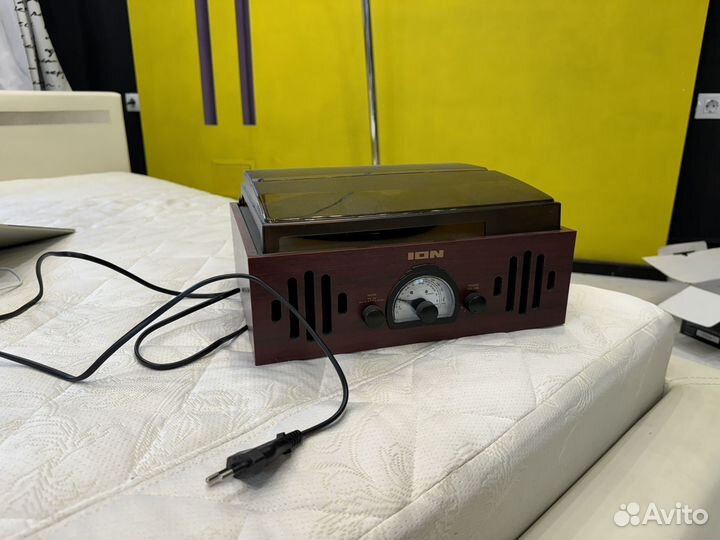 Проигрыватель виниловых пластинок