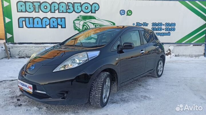 Радиатор кондиционера Nissan Leaf 921103NA0A