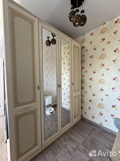Большой шкаф для одежды