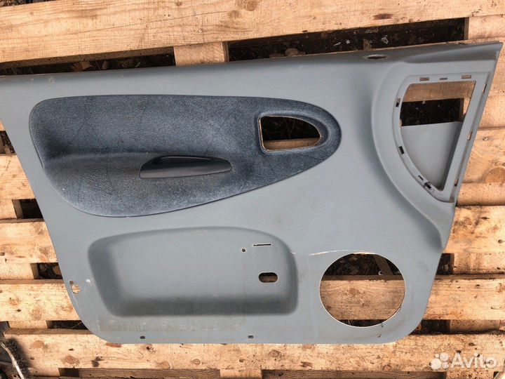 Обшивка двери передняя левая Renault Scenic
