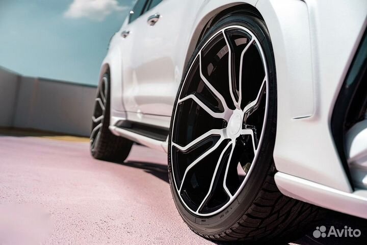 Кованые диски R22 GT Performance на Lexus LX 570