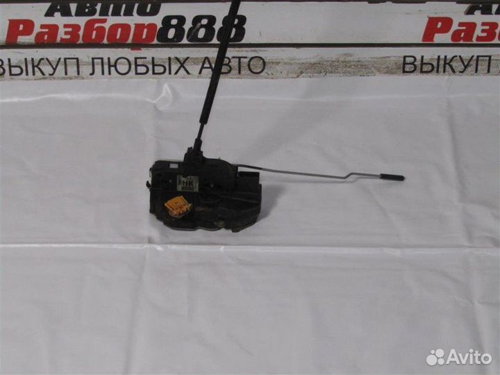 Замок двери передний левый Chevrolet Cruze седан