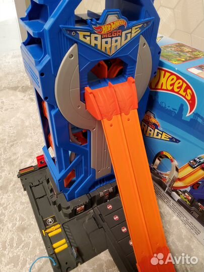 Деткские игрушки.Гараж от хот вилс