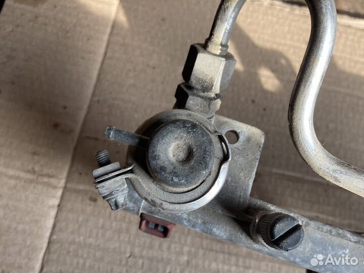 Топливная рампа opel Вектра б 1.8