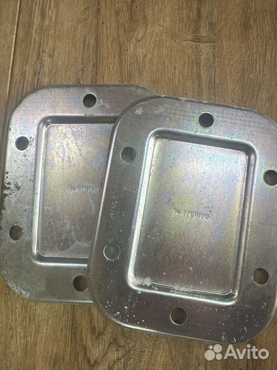 Крышка люка кпп