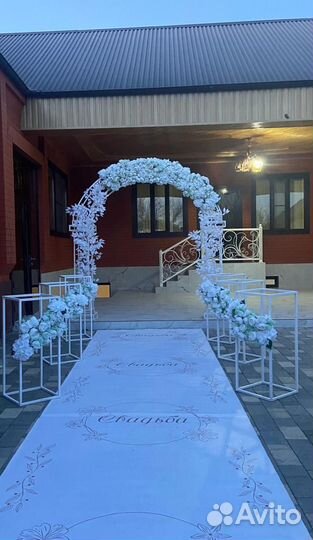 Фотозоны, арка, столы и стулья