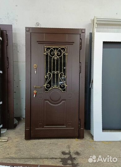 Дверь входная в квартиру