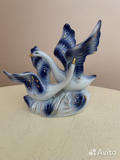 Статуэтка лебедь
