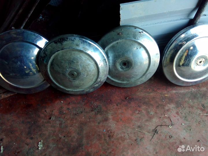 Хромированые колпаки на Москвич или т.п