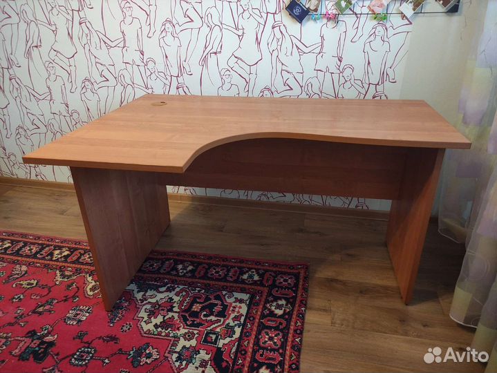 Письменный/компьютерный стол с тумбочкой