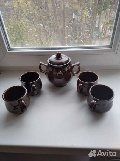 Сахарница и 4 чашки