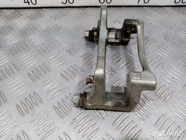 Б/У Скоба суппорта переднего левого#001