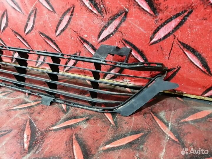 Решетка переднего бампера Toyota Fortuner