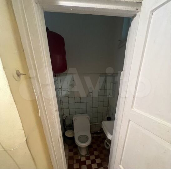 Комната 36 м² в 4-к., 2/2 эт.