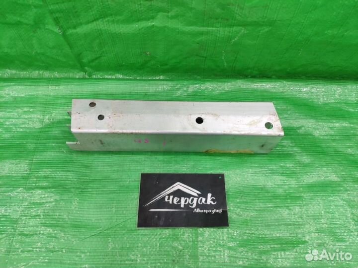 Кронштейн усилителя бампера зад лев Audi Q5 08-17