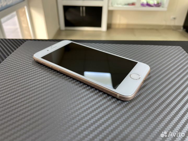 Телефон iPhone 8 64 gb