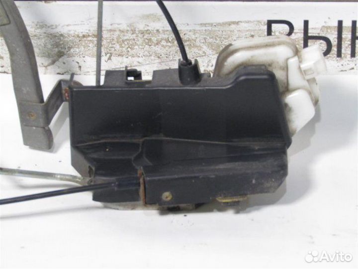 Замок двери передний правый Mitsubishi Pajero 3