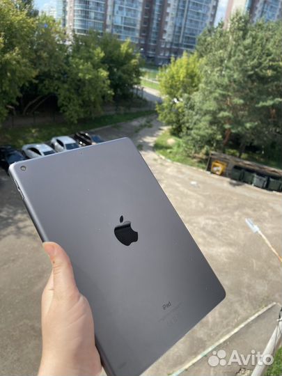 iPad 10.2