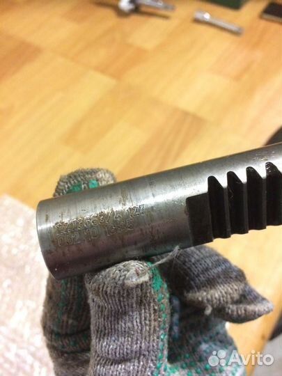 Шкода Октавия вал рулевой рейки зубчатый