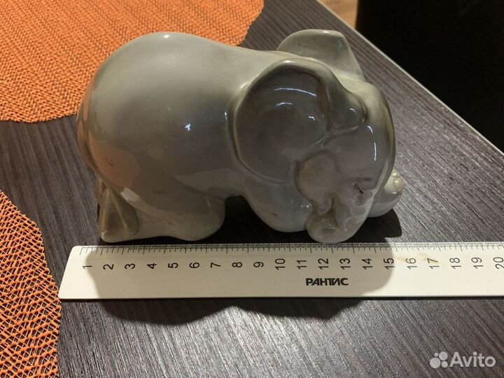 Слоник фарфоровый