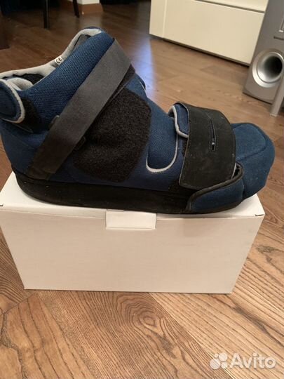 Ортез правый на пальчик и обувь