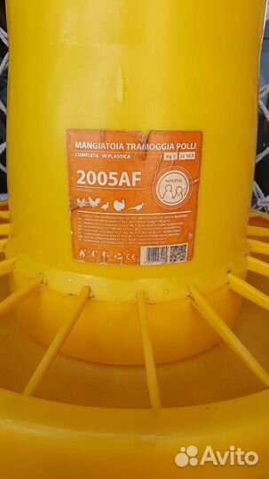 Бункерная кормушка для кур