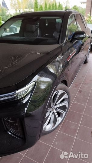 Hongqi E-HS9 551 л.с. AT, 2022, 3 100 км