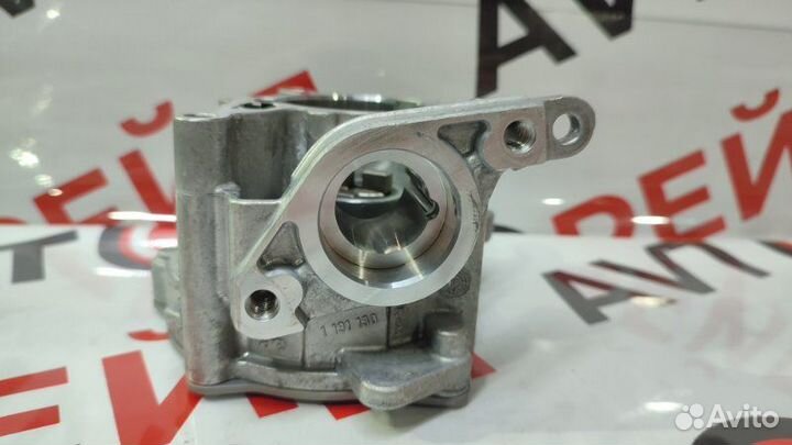 Вакуумный насос Audi Q5 8RB cdnc 01.07.2011