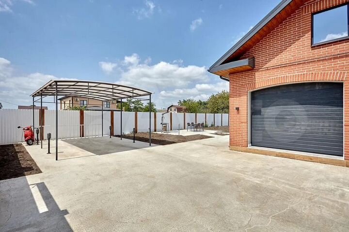 Дом 220 м² на участке 10 сот.