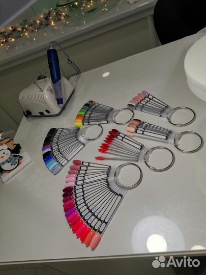 Гель-лаки, топы, базы, дизайны. Набор для маникюра