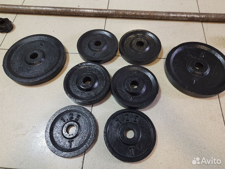 Спортивные блины и штанга 27 кг имерно общий вес
