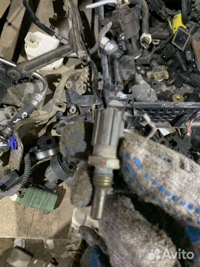 Температурный датчик Инфинити vq35 Ниссан vq35