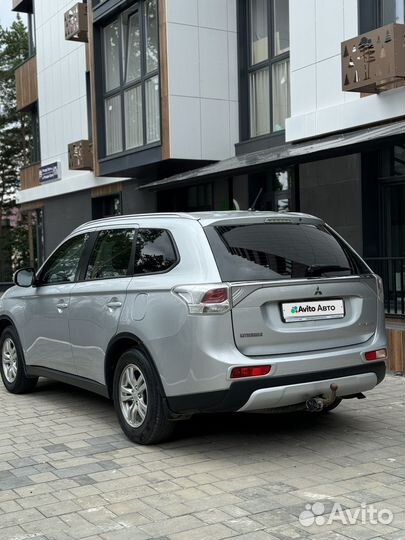 Mitsubishi Outlander 2.0 CVT, 2014, 132 124 км