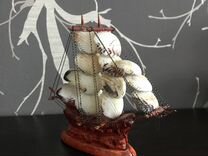Кораблик с парусами из ракушек