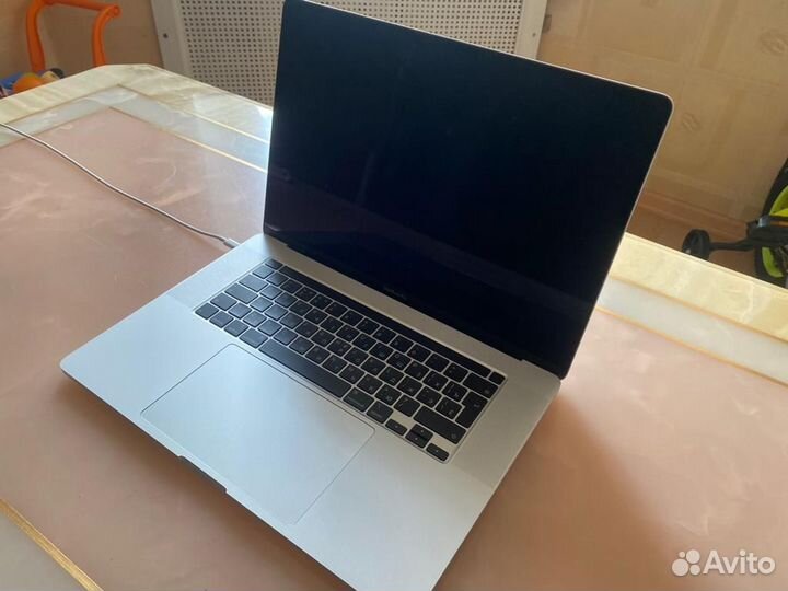 Продам ноутбук Apple MacBook Pro 16'