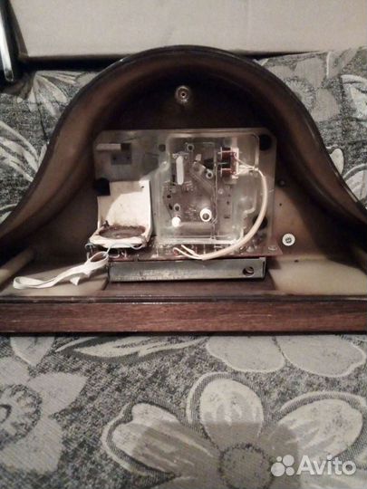 Часы настольные камертонные 