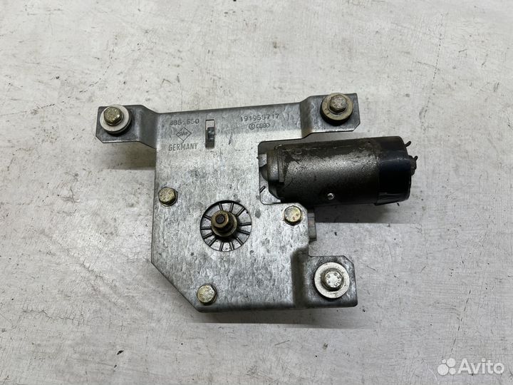 Моторчик стеклоочистителя задний Volkswagen Golf 2