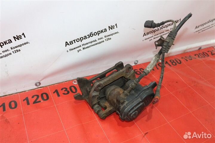 Суппорт тормозной задний левый Audi A4 седан B8