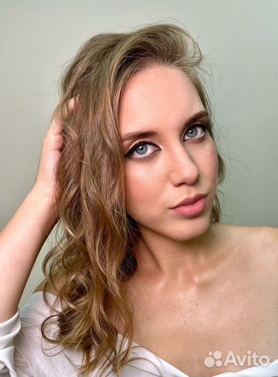 Модель на укладку локоны и макияж нюд