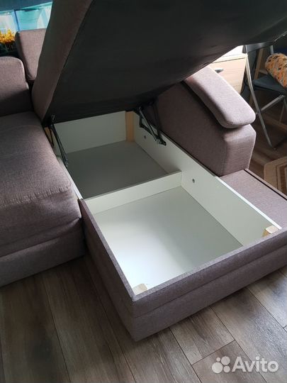 Диван с оттоманкой