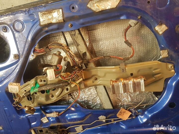 Toyota carina e дверь