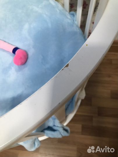 Детская кроватка с маятником круглая