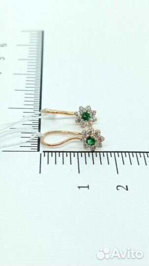 Золотые серьги с камнем